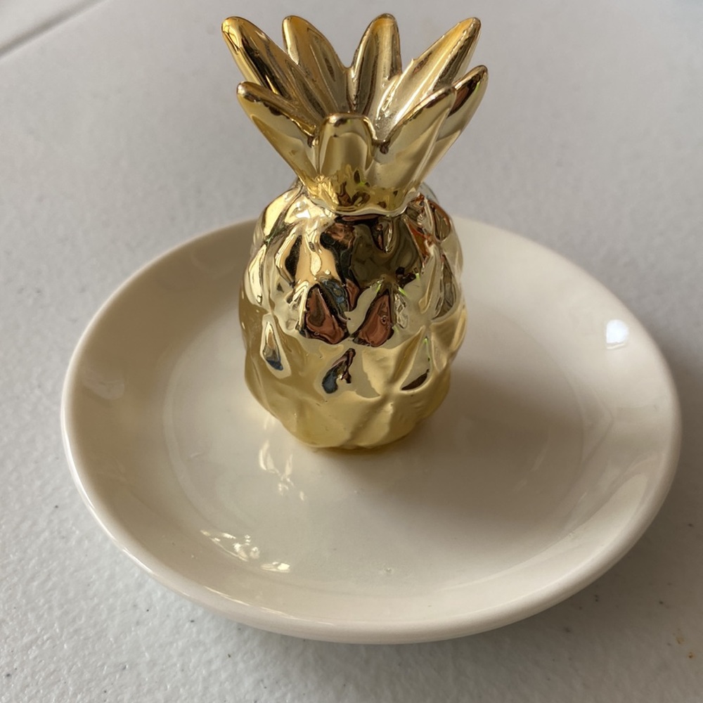 Jewelry Holder - Gold Pineapple on Cream Colored Dish - Picture 2 of 5